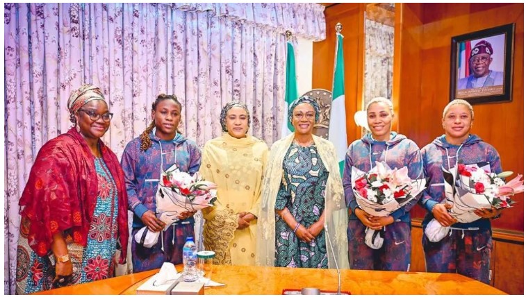 Super Falcons players receive N7.6m  each from Tinubu’s wife after returning from World Cup